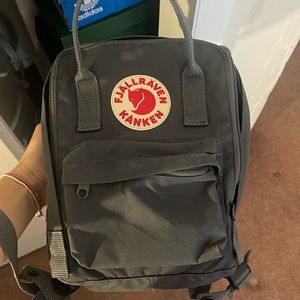 Woman's Kanken Fjallraven Mini Backpack